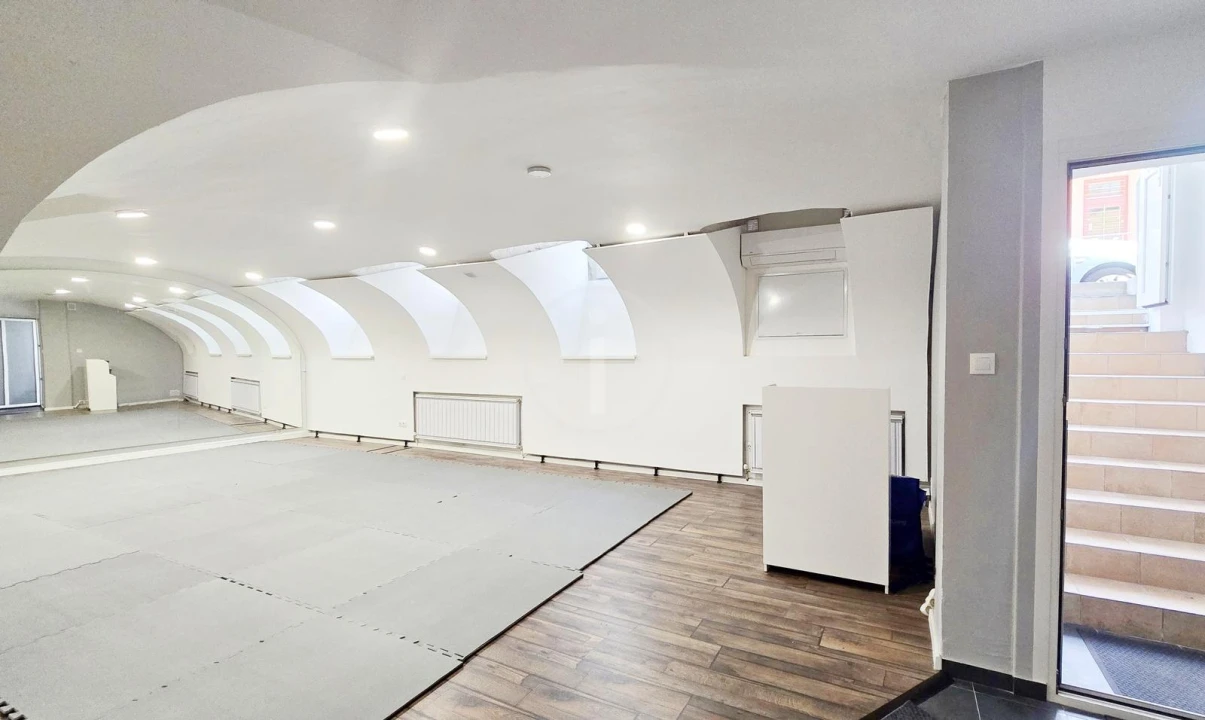 Eladó üzlet, Budapest VI. kerület