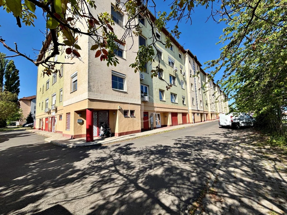 Eladó téglalakás, Budapest XV. kerület