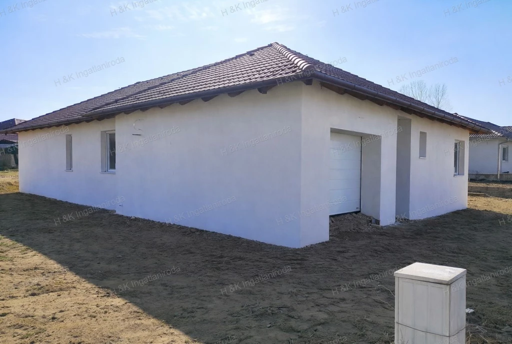 4637: Vácrátóton új építésű, földszintes, garázsos családi ház eladó!