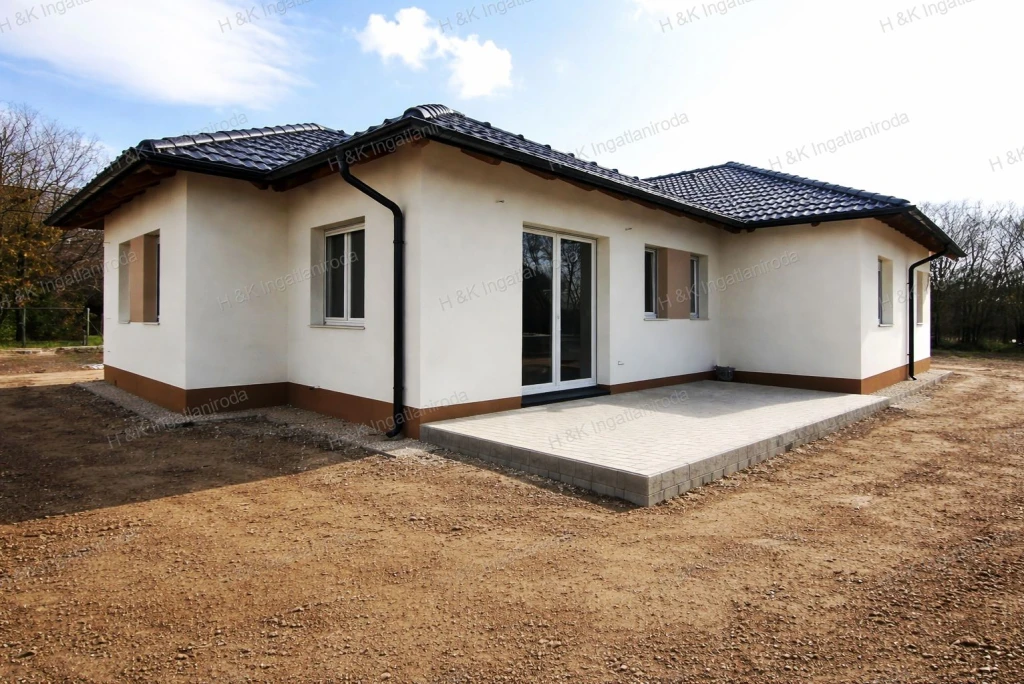 4644: Új építésű, földszintes, dupla-komfortos, családi ház eladó Gödön!