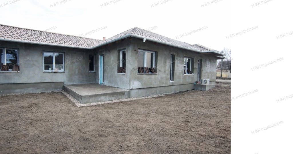 4628/1: Új építésű, földszintes, ikerház mindkét fele eladó Kartalon!