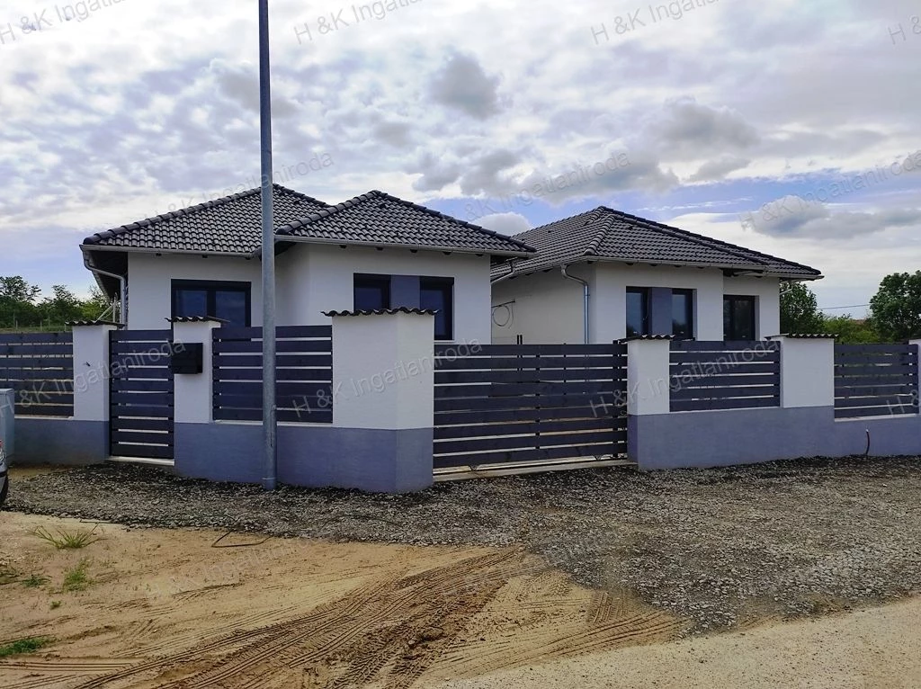 4601: Nappali + 3 szobás, új építésű, családi ház Őrbottyánban!!