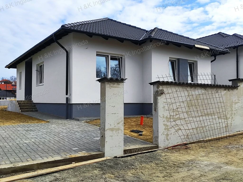 c3-1-name c2-1-name, Őrbottyán