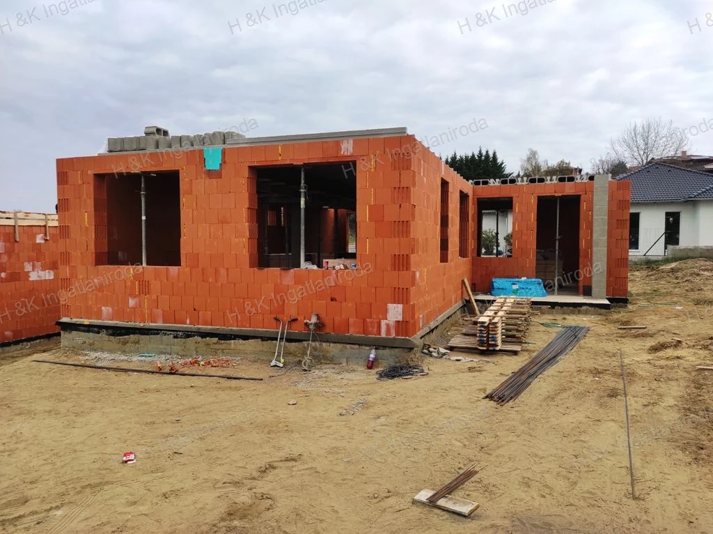 c3-1-name c2-1-name, Őrbottyán