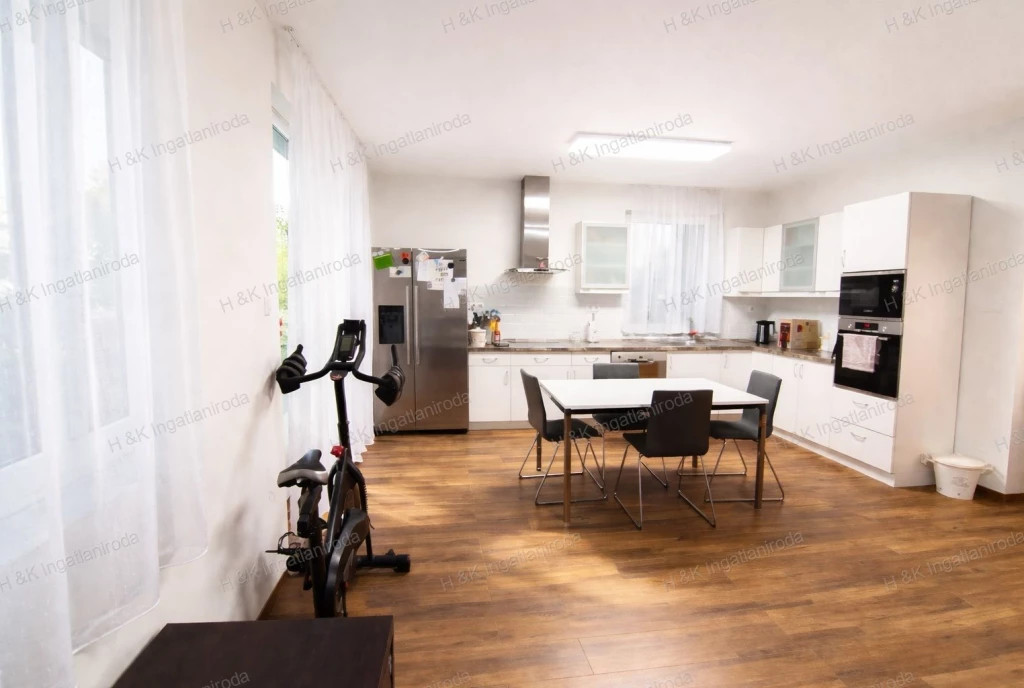 4668: Nappali + 3 szobás lakás a Tóvárosban! Garázzsal!