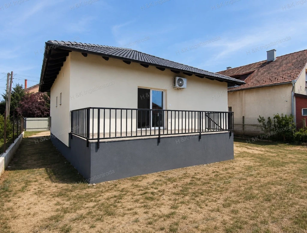 4704: FELÚJÍTOTT, NAPPALI + 3 SZOBÁS CSALÁDI HÁZ DUNAKESZI RÉVDŰLŐBEN, A DUNA-PART KÖZELÉBEN