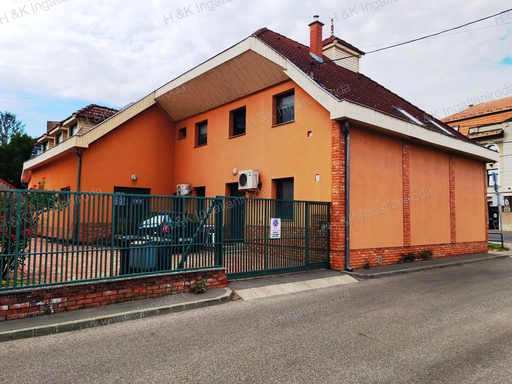 4705: Központi helyen lévő kivételes üzlethelyiség!!!