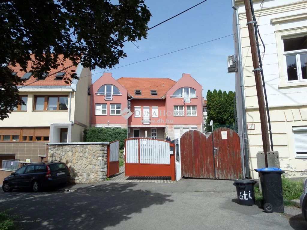 Eladó lakás, Pécs