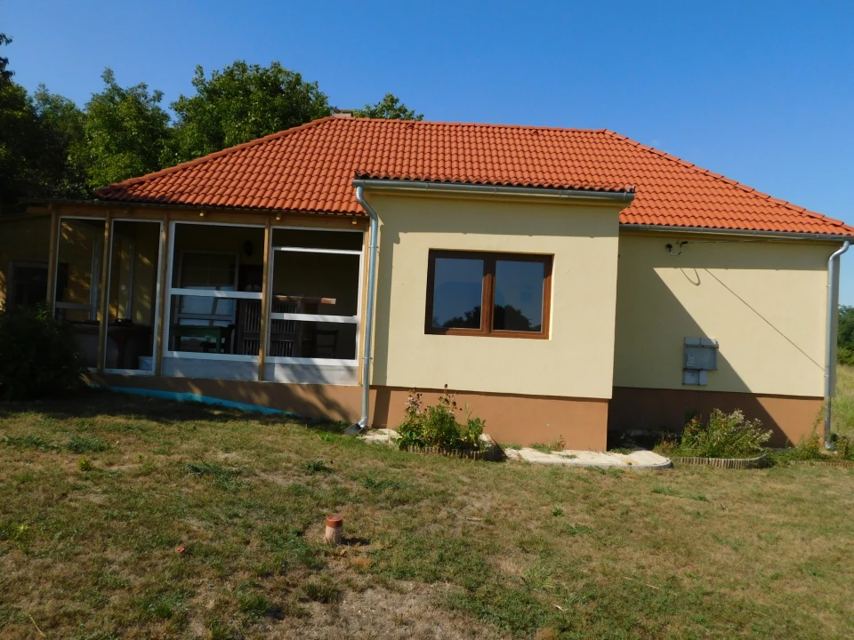 Eladó családi ház, Bedegkér