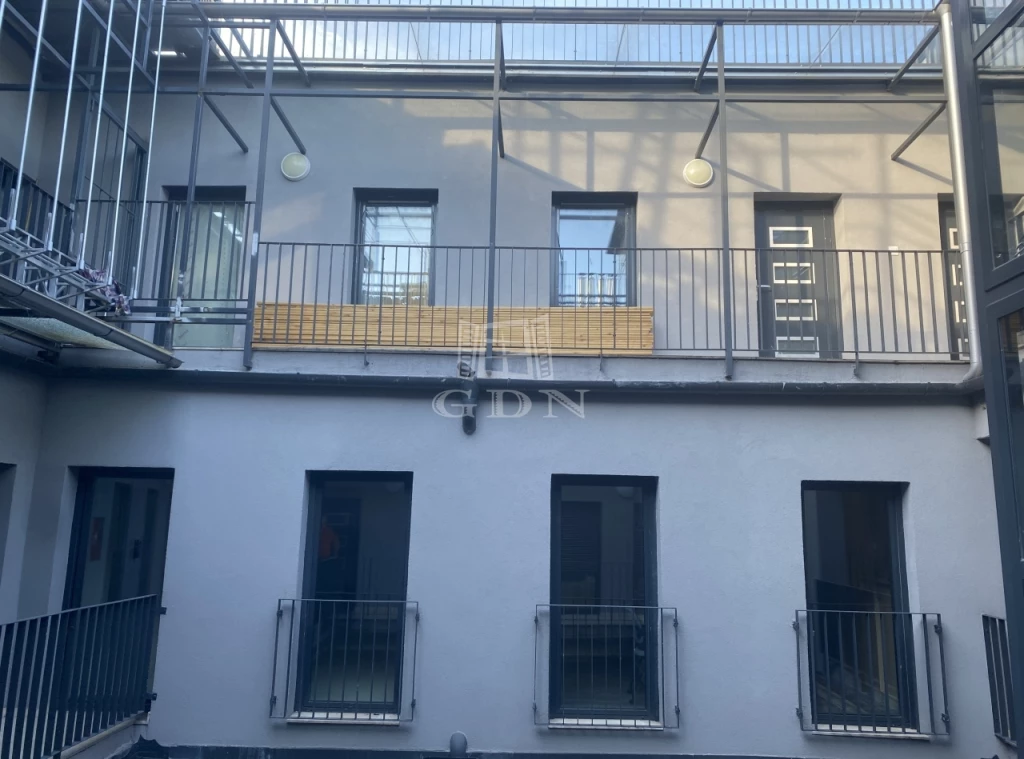 For sale brick flat, Budapest VI. kerület, Nagykörúton belüli terület, Paulay Ede utca