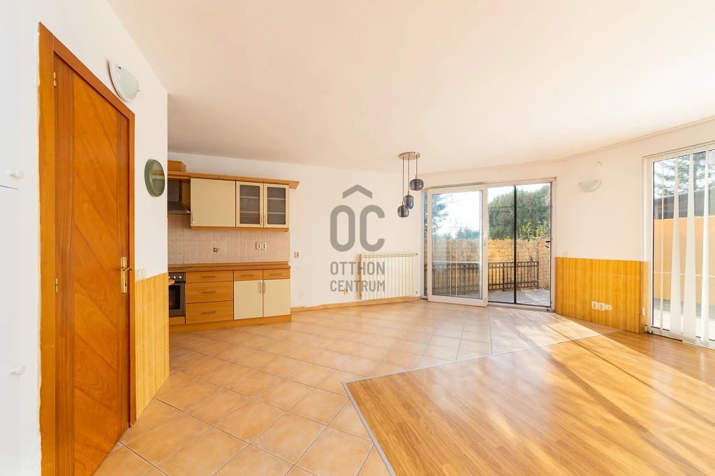 Eladó sorház, Csömör, Körmendi