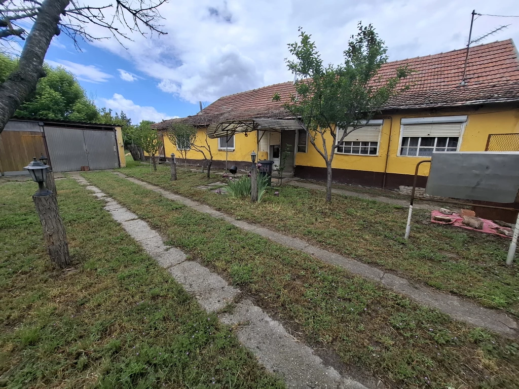 Eladó családi ház, Szank
