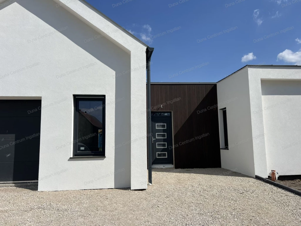 Új építésű, energiatakarékos, panorámás  családi ház eladó !