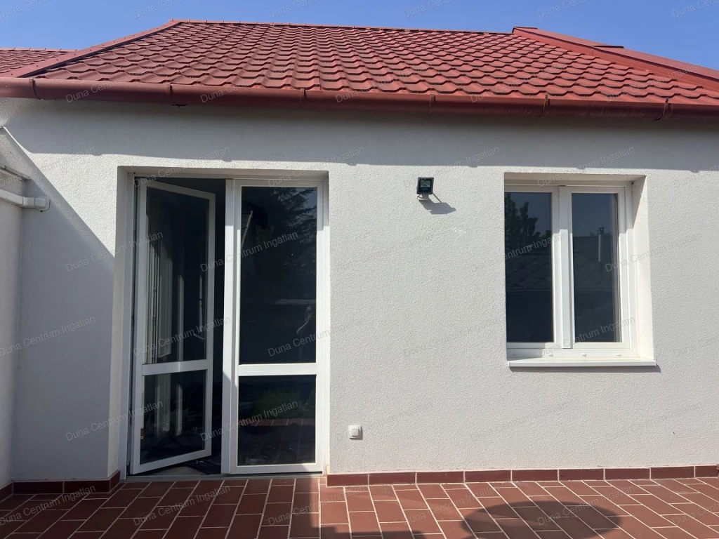 Újszerű  ikerházrész eladó !