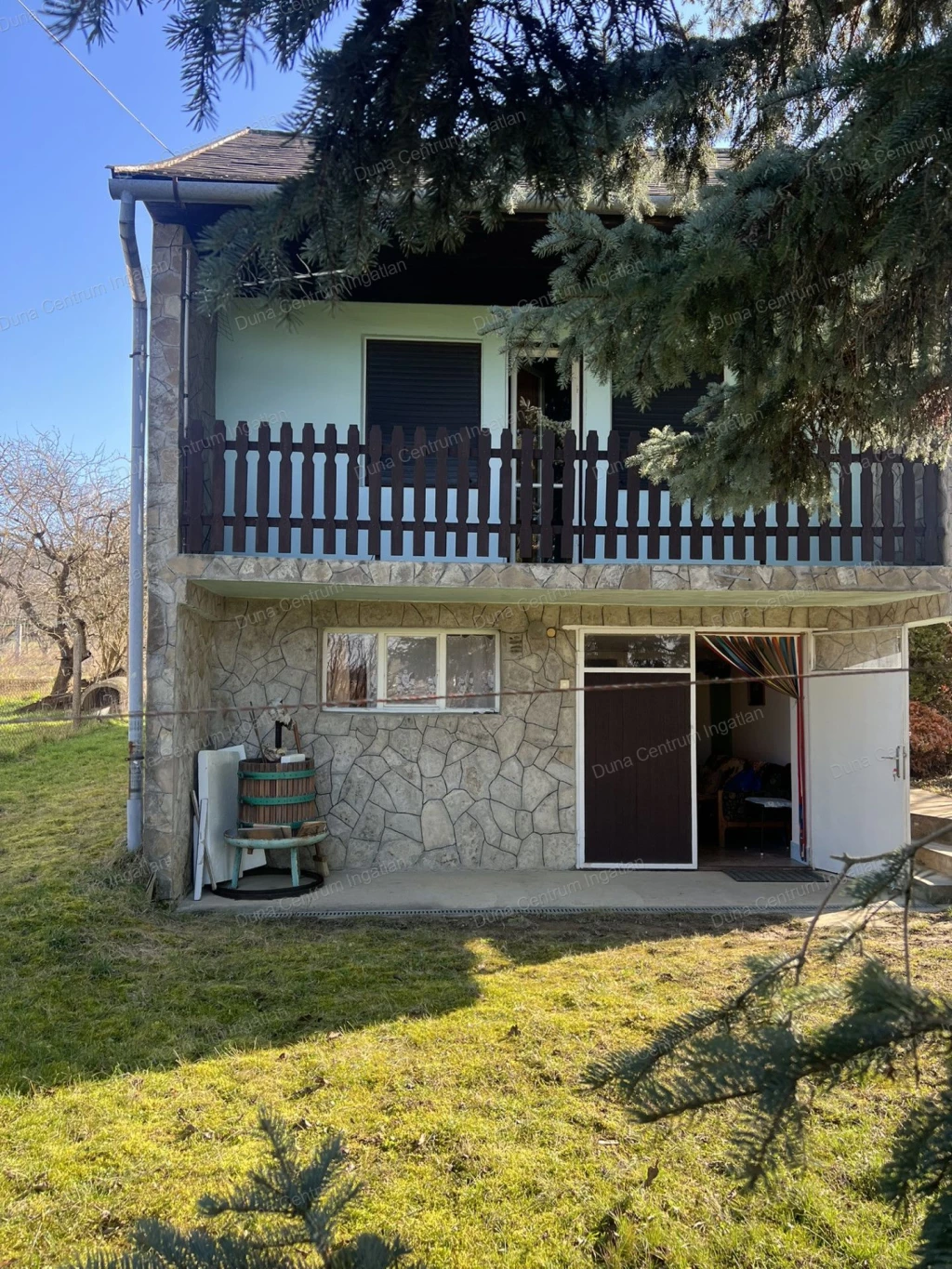 Kis családi ház nagy telekkel eladó !