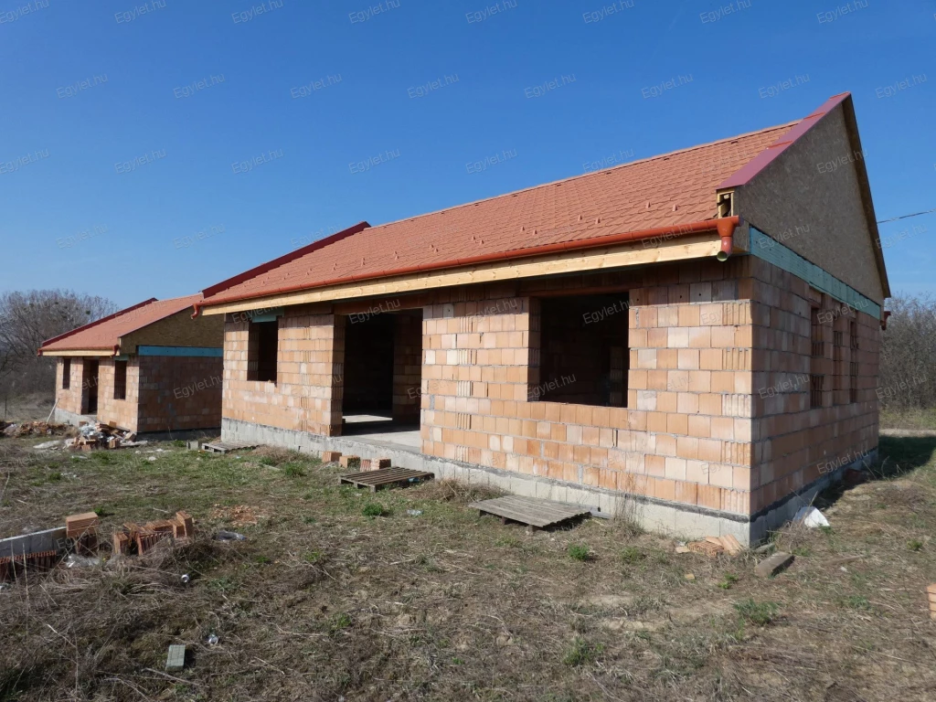 For sale semi-detached house, Szada