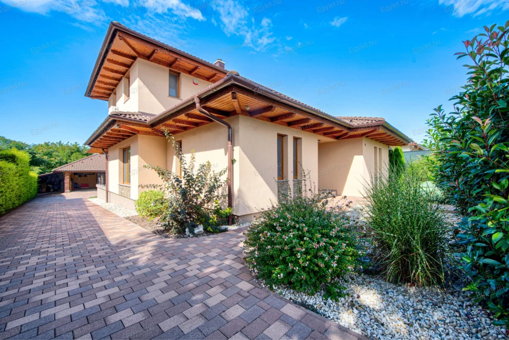 c3-1-name c2-1-name, Balatonboglár