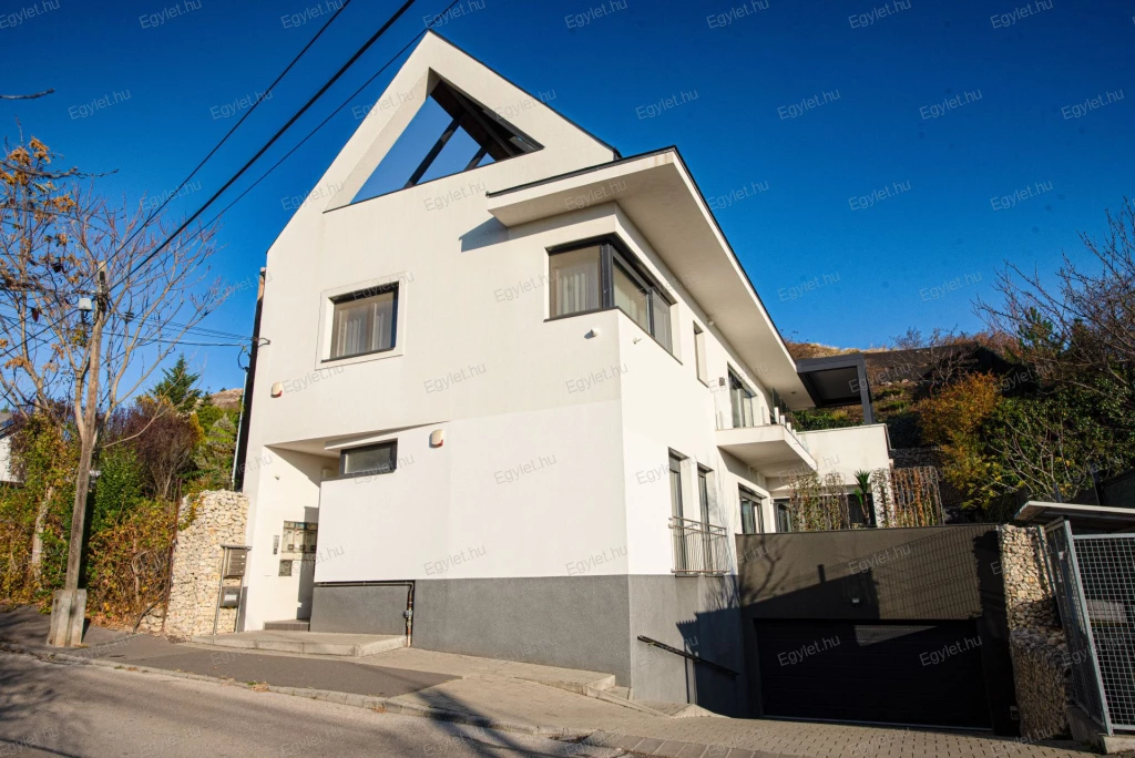 Nívós 4 szobás lakás Budaörs szívében