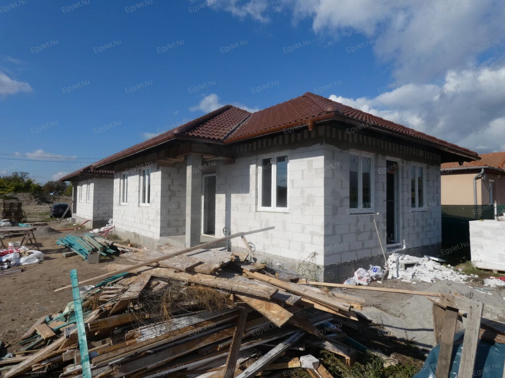 For sale semi-detached house, Monorierdő