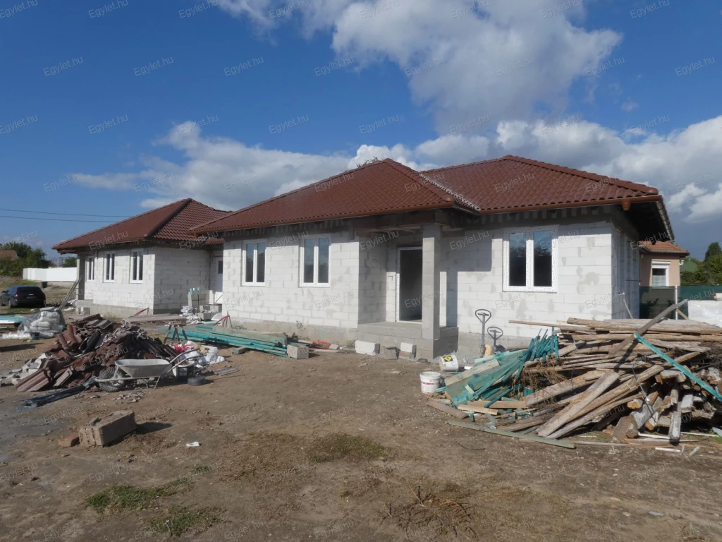 For sale semi-detached house, Monorierdő