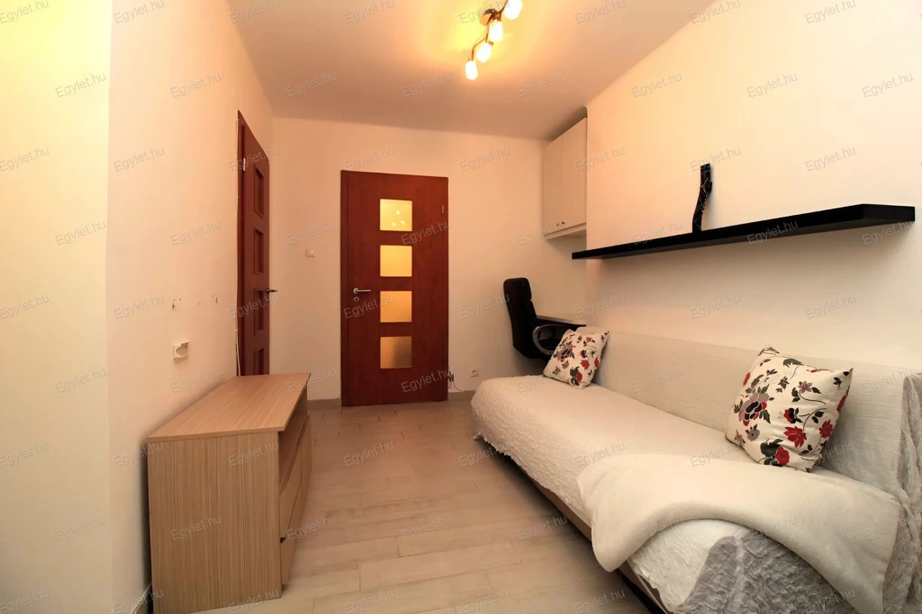 CSENDES LAKÁS KIADÓ A BELVÁROS SZÍVÉBEN