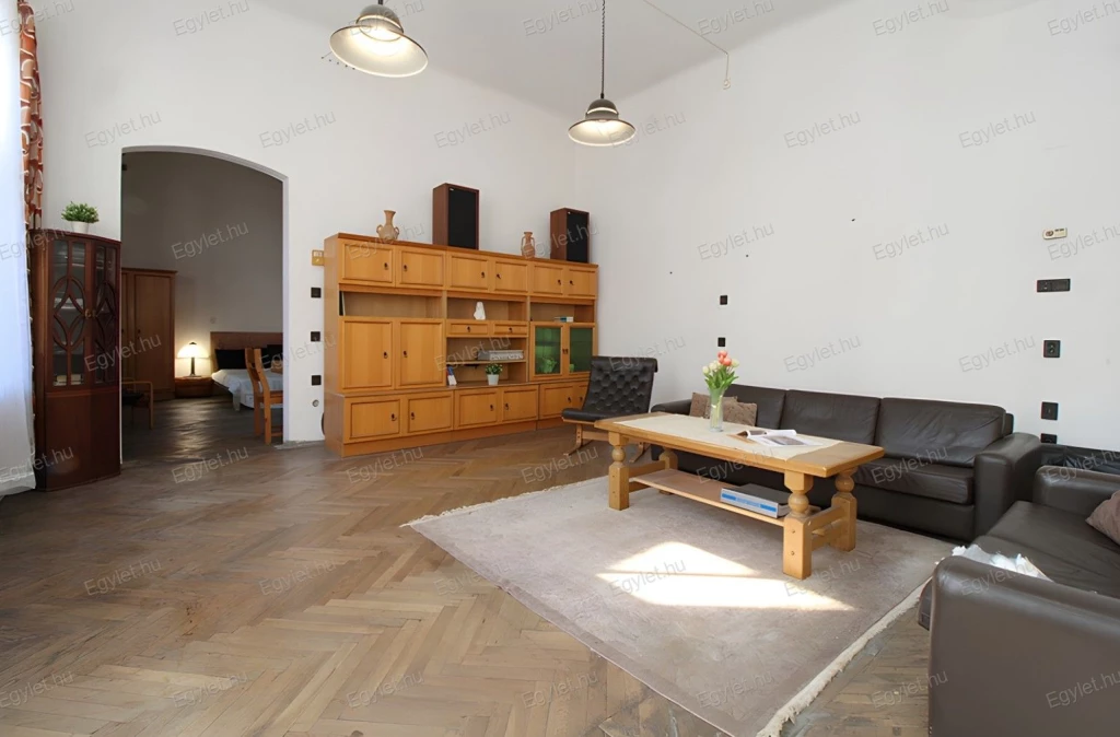  KIVÁLÓ ELHELYEZKEDÉS - TÖBB LEHETŐSÉG