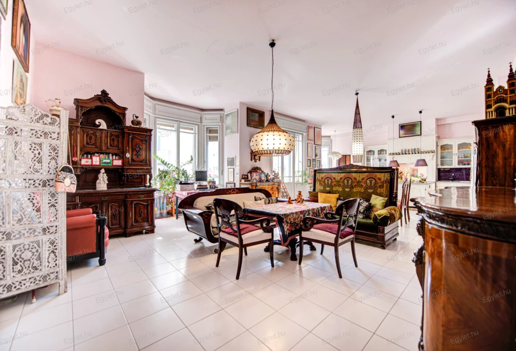 4 szobás, kettéosztott, erkélyes lakás a Városmajor szomszédságában