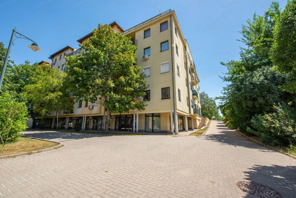 Kiadó 2 szobás lakás a Hét Vezér Lakóparkban a piac mellett!