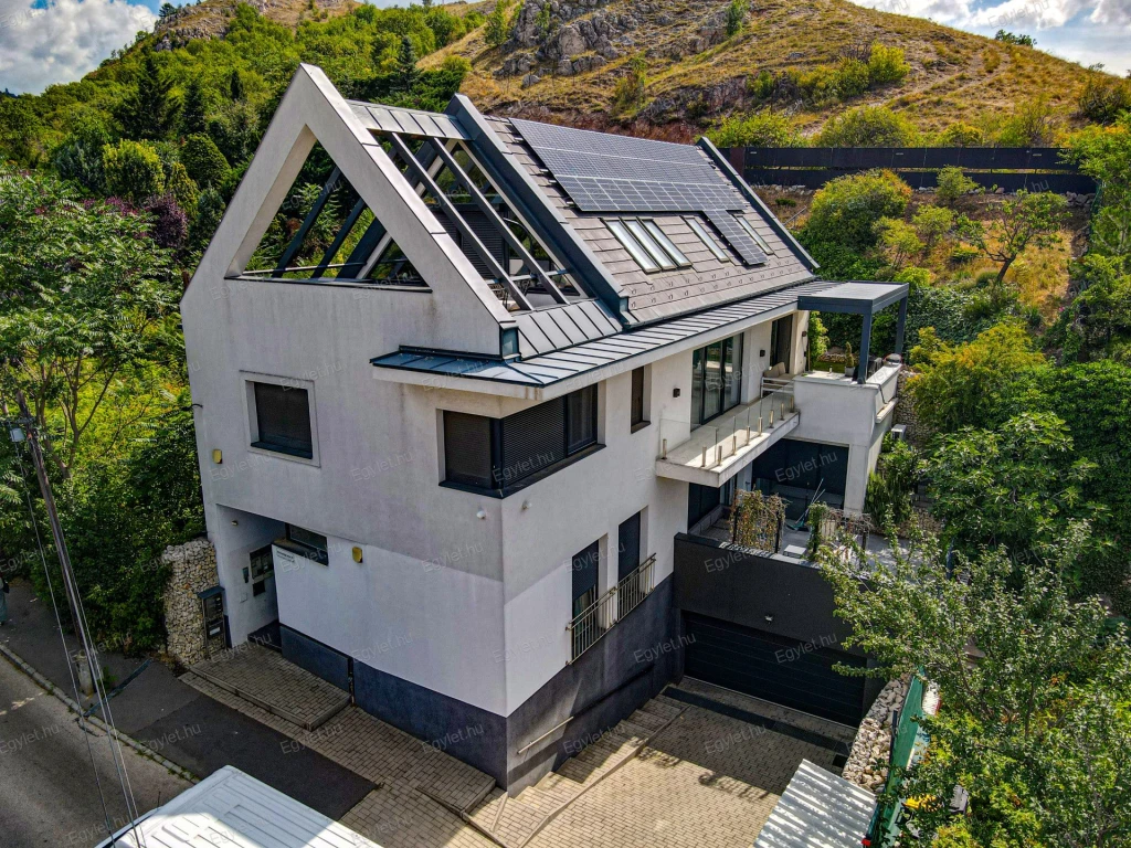 Nívós 4 szobás lakás Budaörs szívében