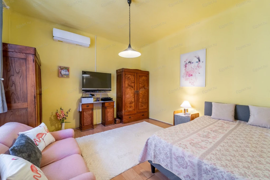 Eladó 30 m²-es lakás + 42 m² saját kertrész + 11 m² önálló tároló!