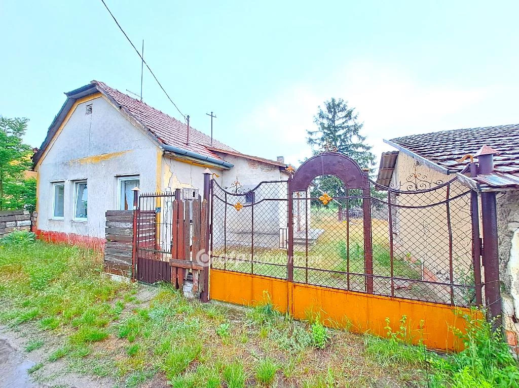 For sale house with a garden, Csemő, Zöldhalom