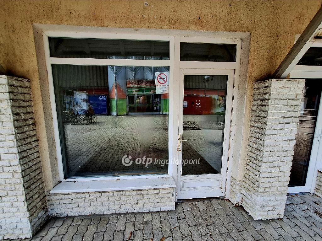 For sale store, Kunszentmárton, Köztársaság tér