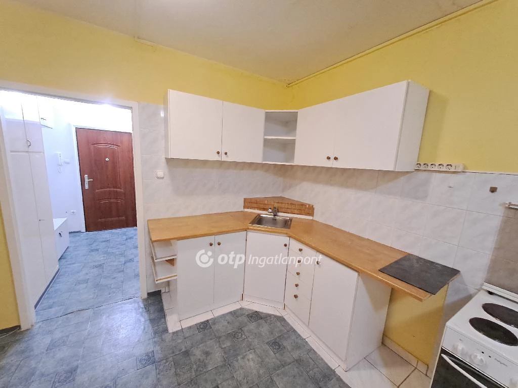 For sale panel flat, Szolnok