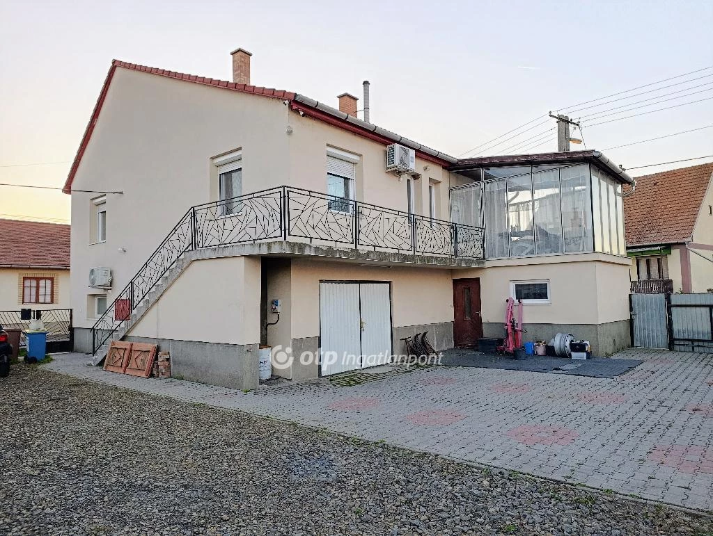 Eladó Ház, Jászfényszaru