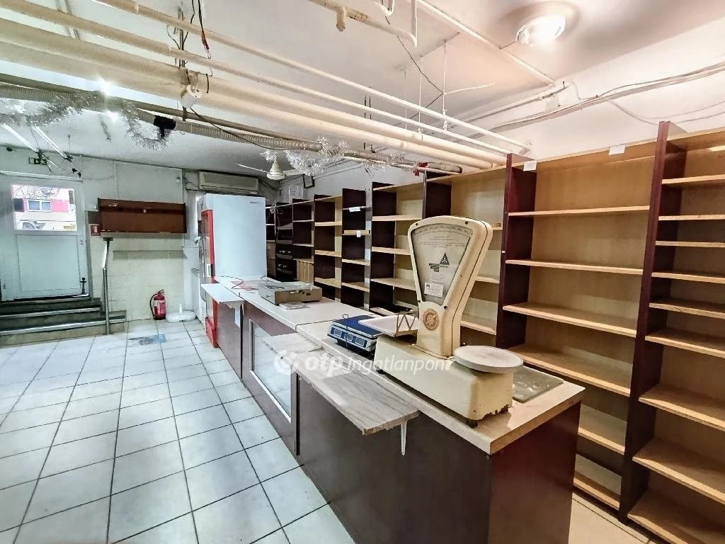 Eladó Üzlethelyiség, Szolnok