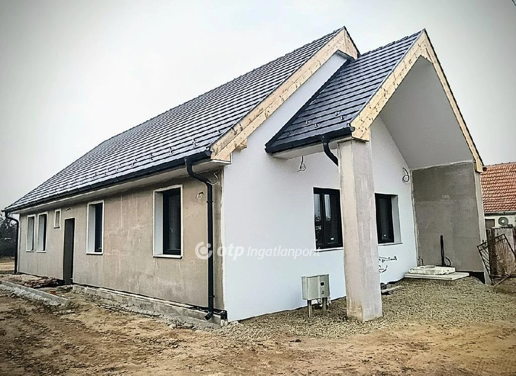 Eladó Ház, Jászfényszaru