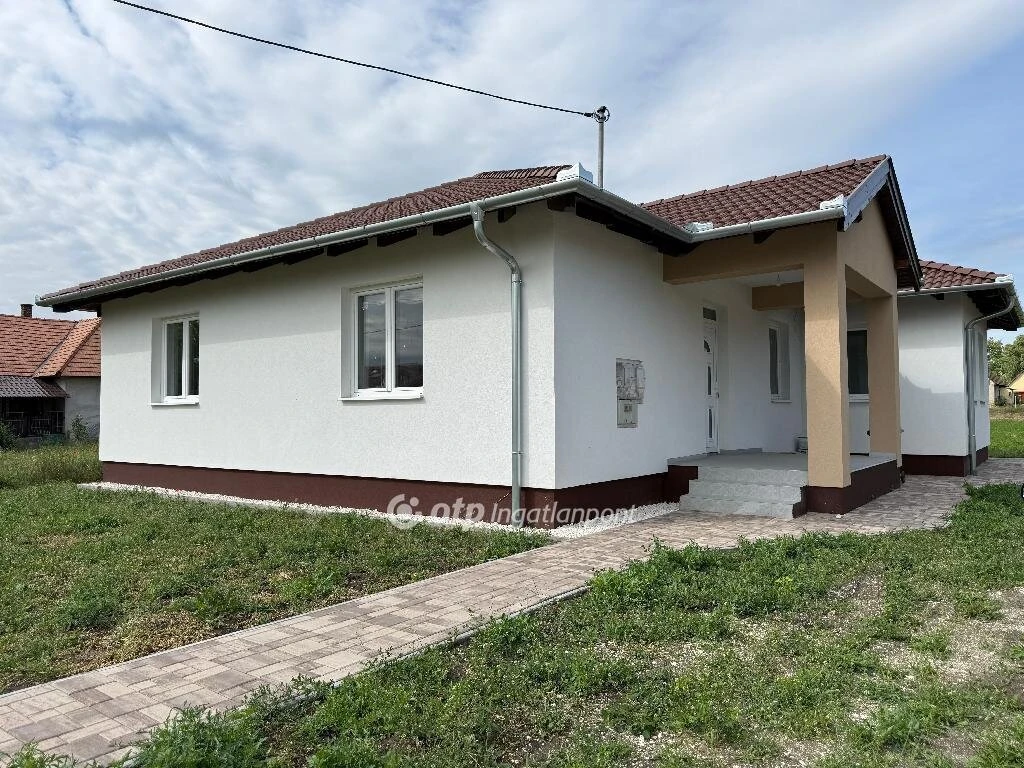Eladó Ház, Nagykáta