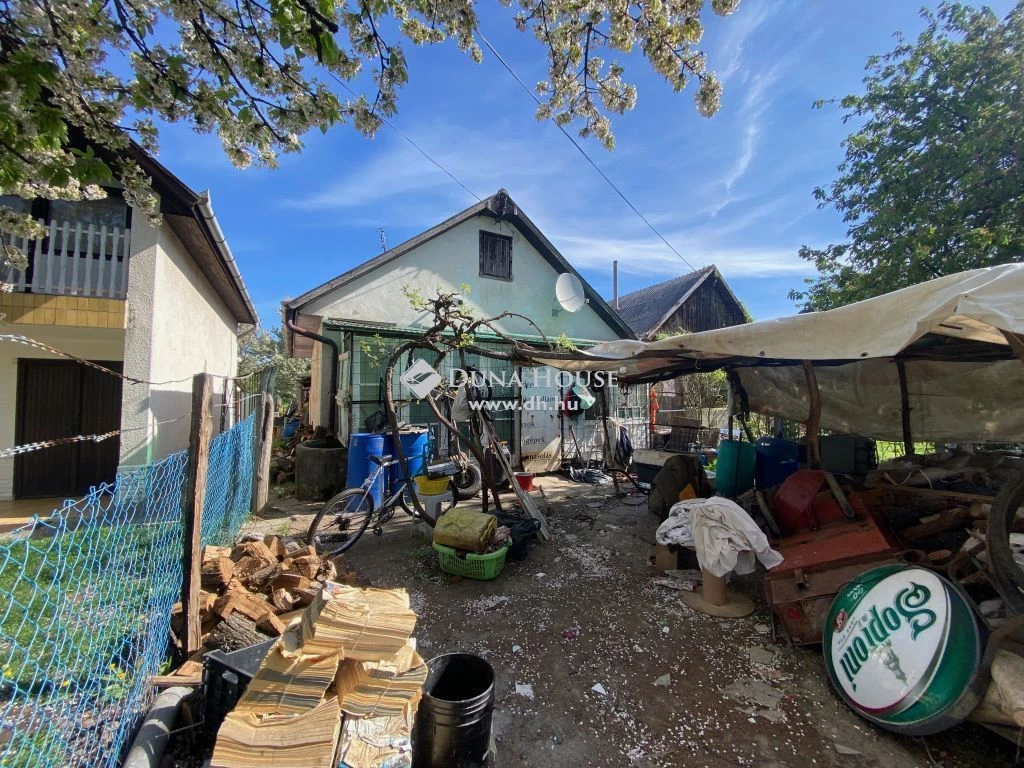 For sale house with a garden, Kóka