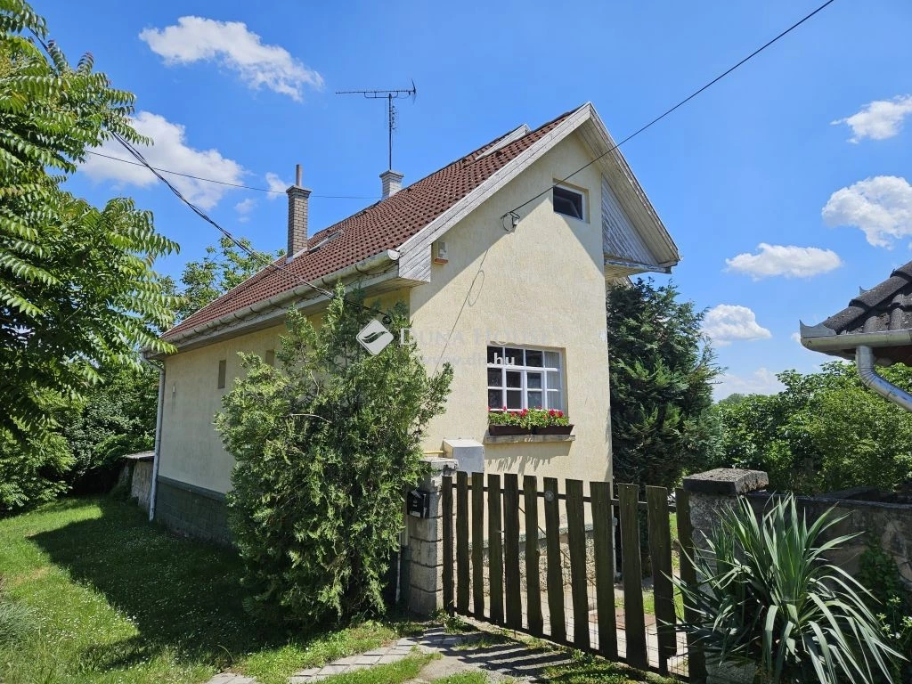 For sale house, Sóskút