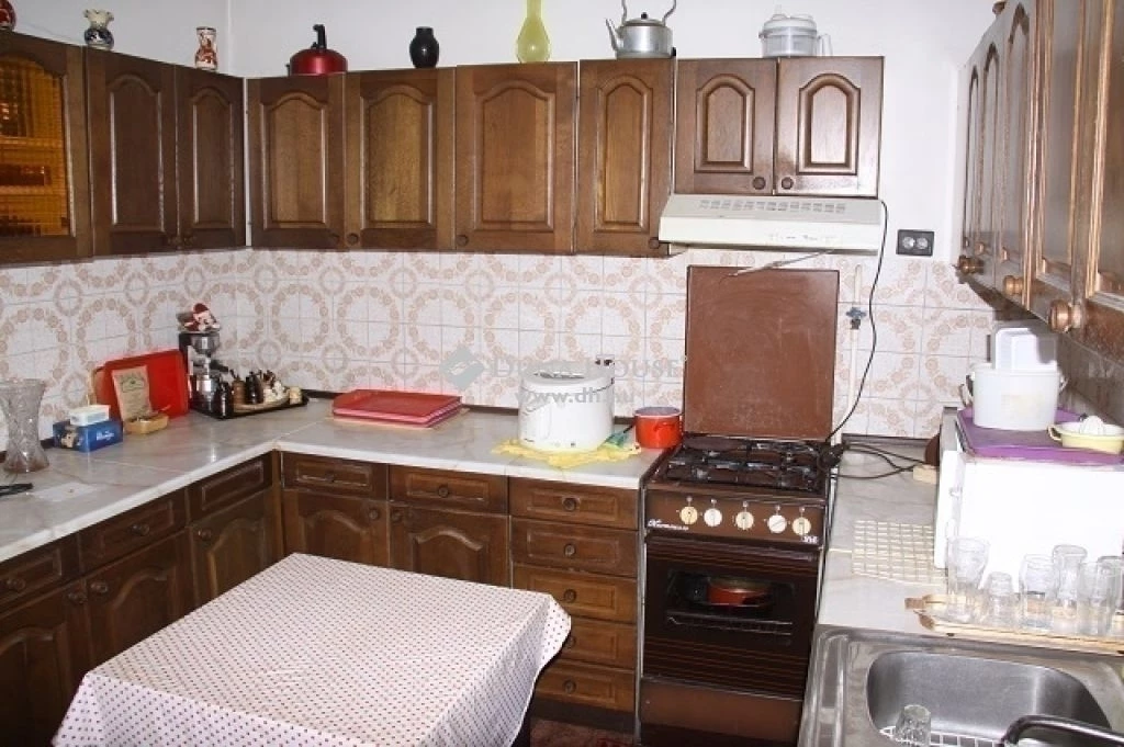 Eladó ház, Üllő