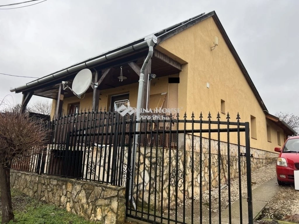 Eladó ház, Kóka