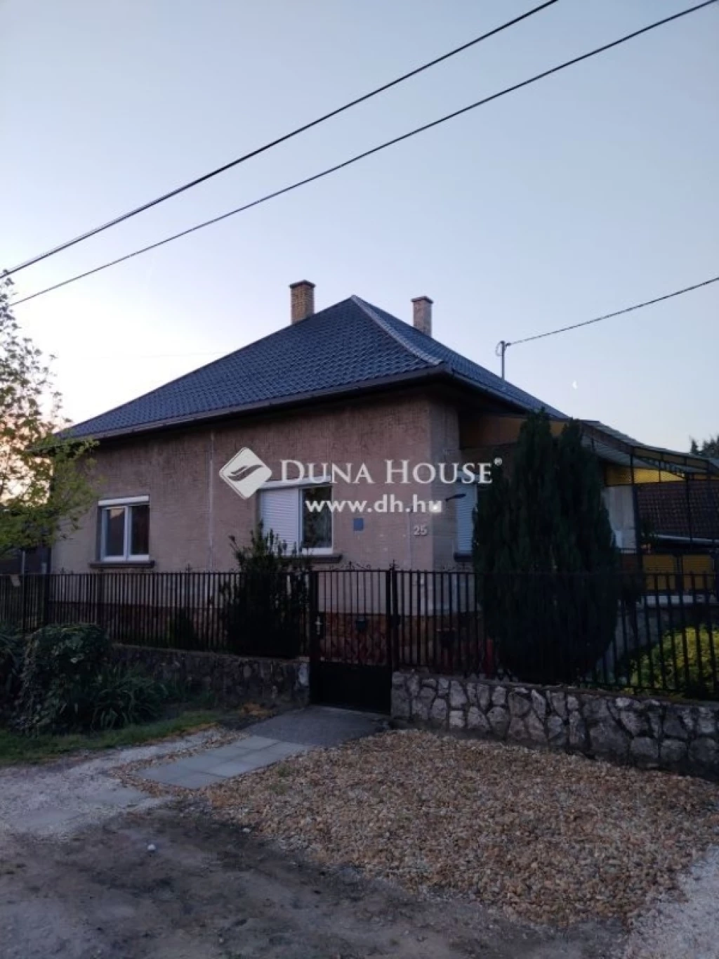 Eladó ház, Monor
