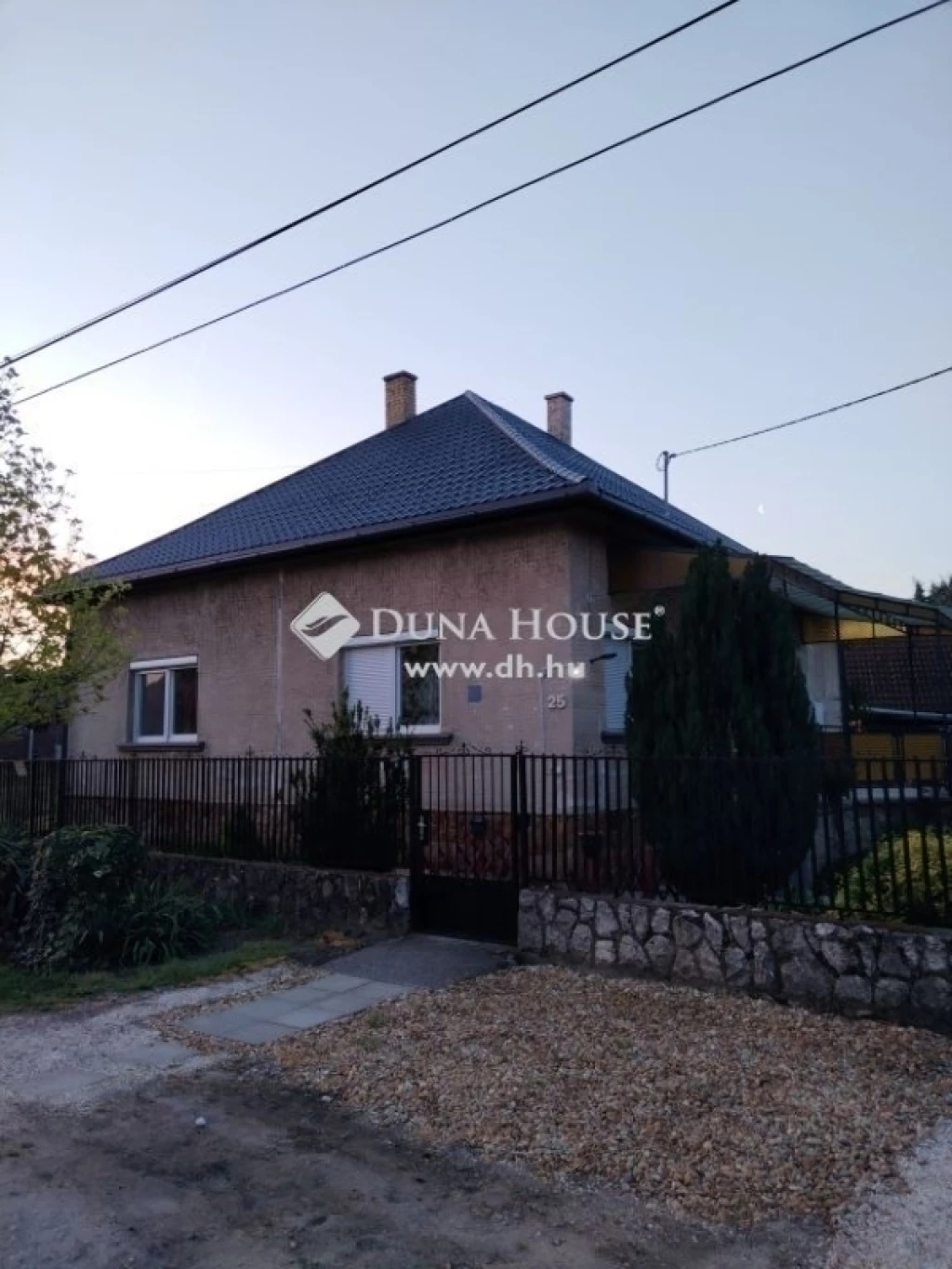 Eladó ház, Monor