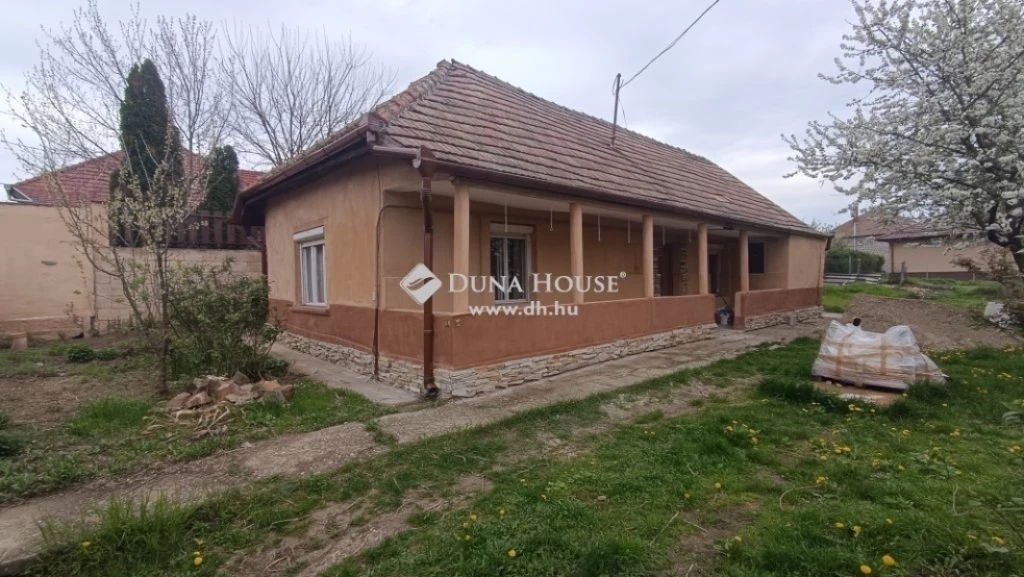 Eladó ház, Úri