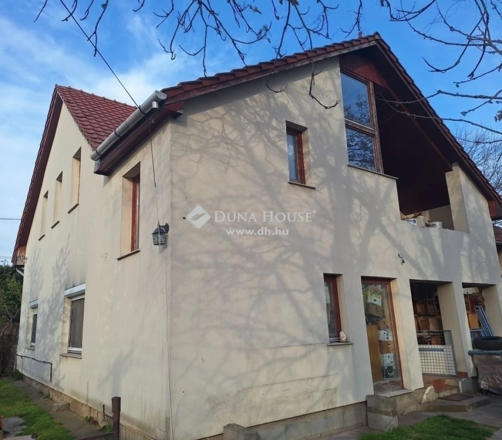 Eladó lakás, Gyál