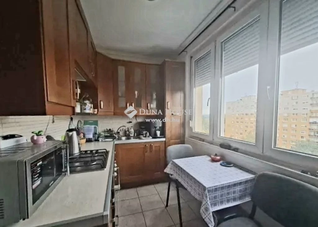 Eladó lakás, Budapest 15. ker.