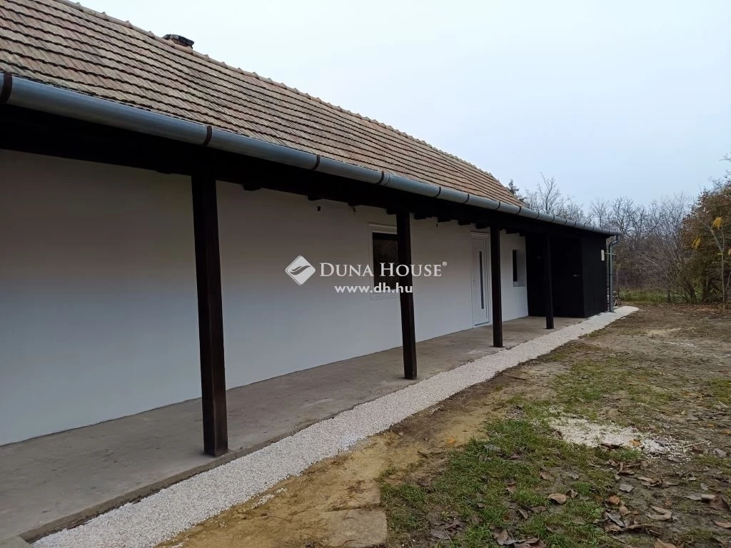 Eladó ház, Tápióság