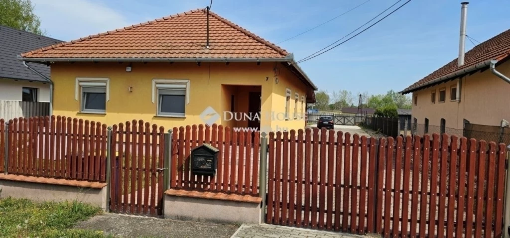 Eladó ház, Tápiószecső