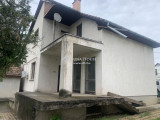 Eladó ház, Erdőkertes