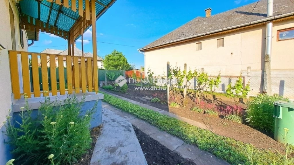 Eladó ház, Zsámbok